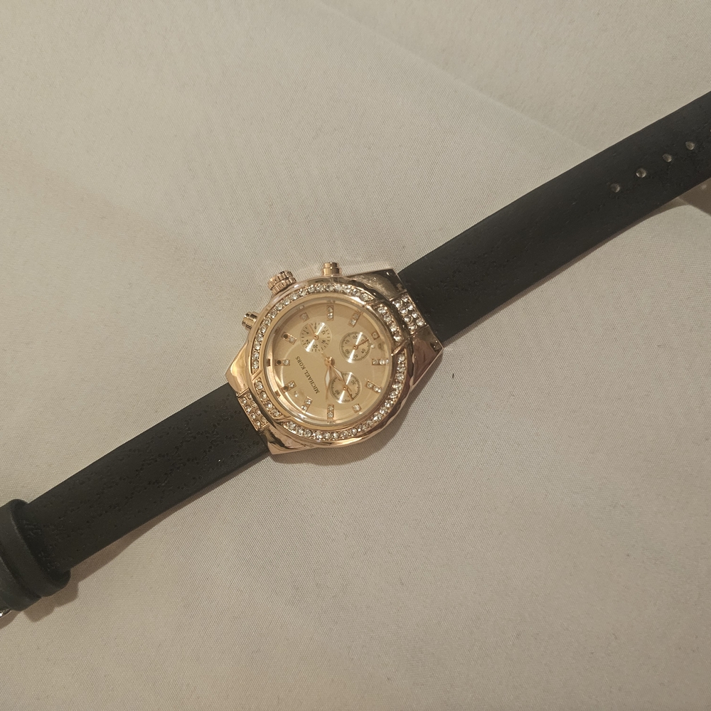 MICHAEL KORS WOMEN LIKE NEW BLACK WATCH WATER RESISTANT